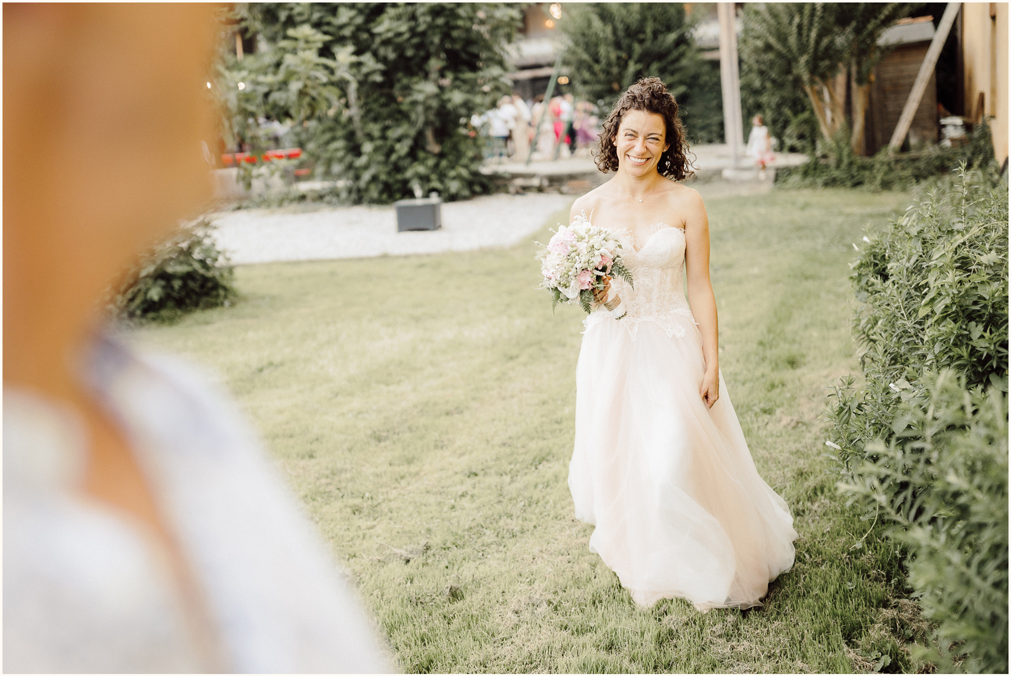 fotografia di coppia nella natura matrimonio, location Le Colombaie